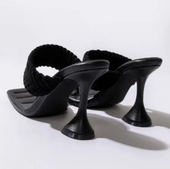 A SLIPPERS - Picture 3 of 5